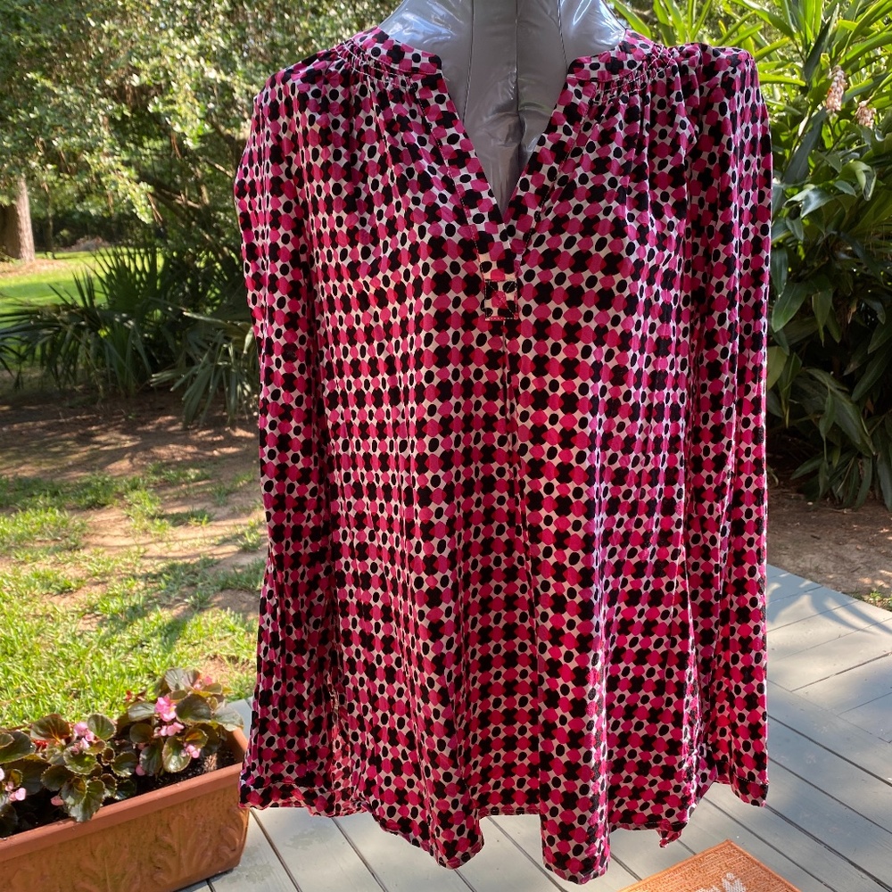 Crown and Ivy Geometric Pink and Black Blouse Sz S